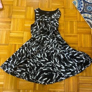 Black and white size 4 dress! Perfect condition!